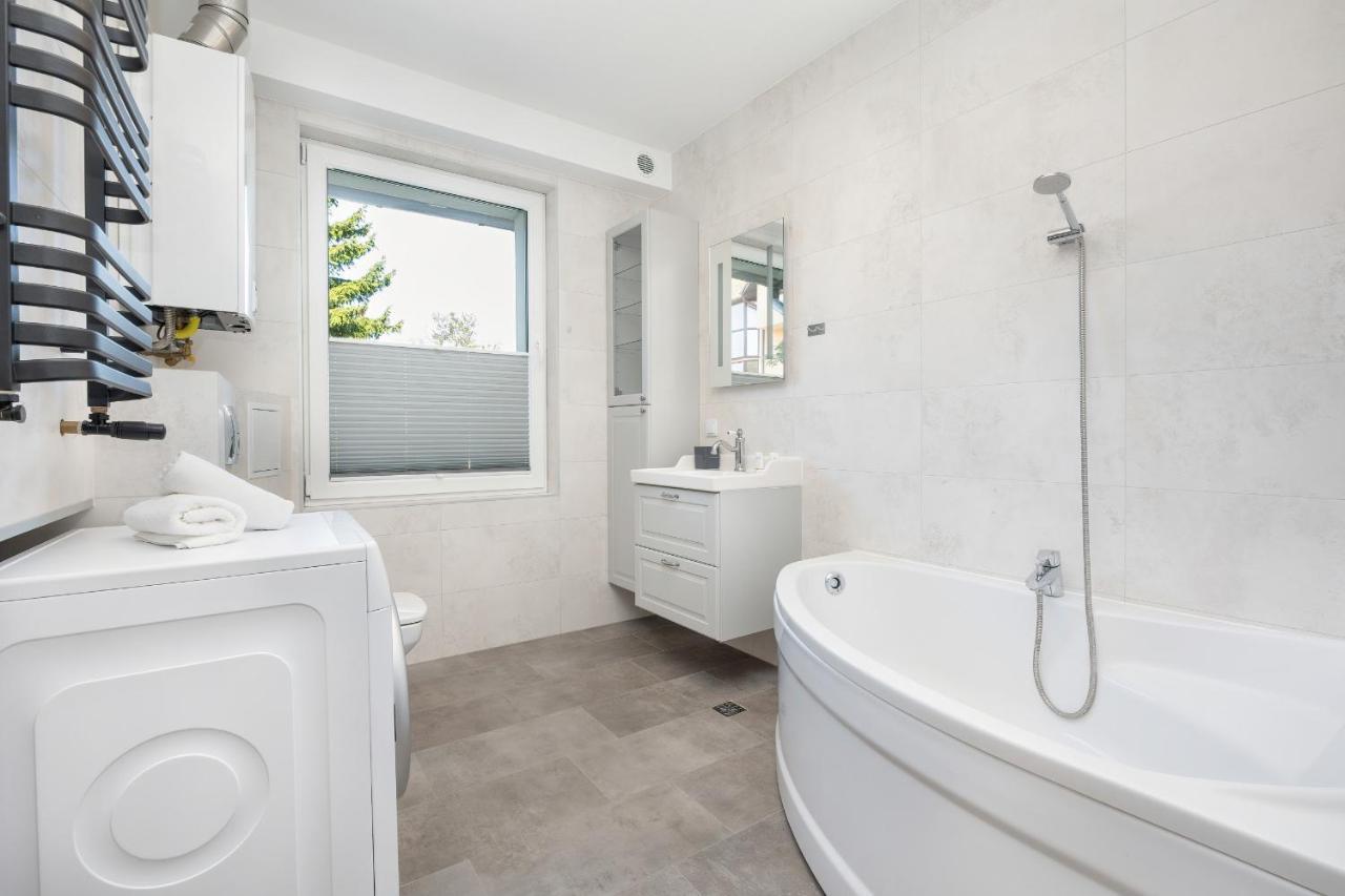 Bright & Spacious Family Apartment In Miedzyzdroje With Parking And 3 Balconies By Noclegi Renters Luaran gambar